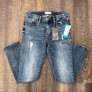 Nwt Studio Blue Distressed Skinny Jean 